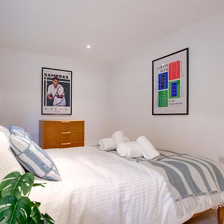 Neoteric Home Wimbledon Village Лондон Екстер'єр фото