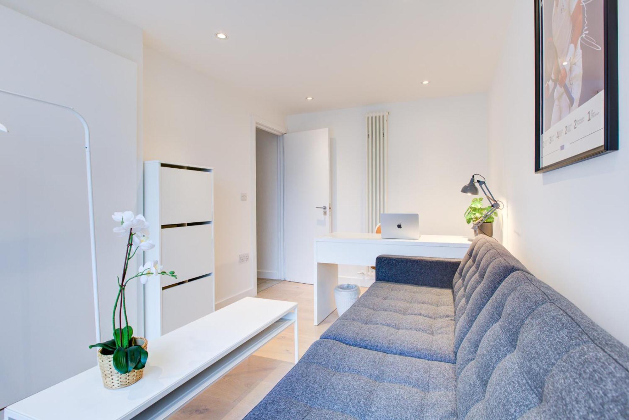 Neoteric Home Wimbledon Village Лондон Екстер'єр фото
