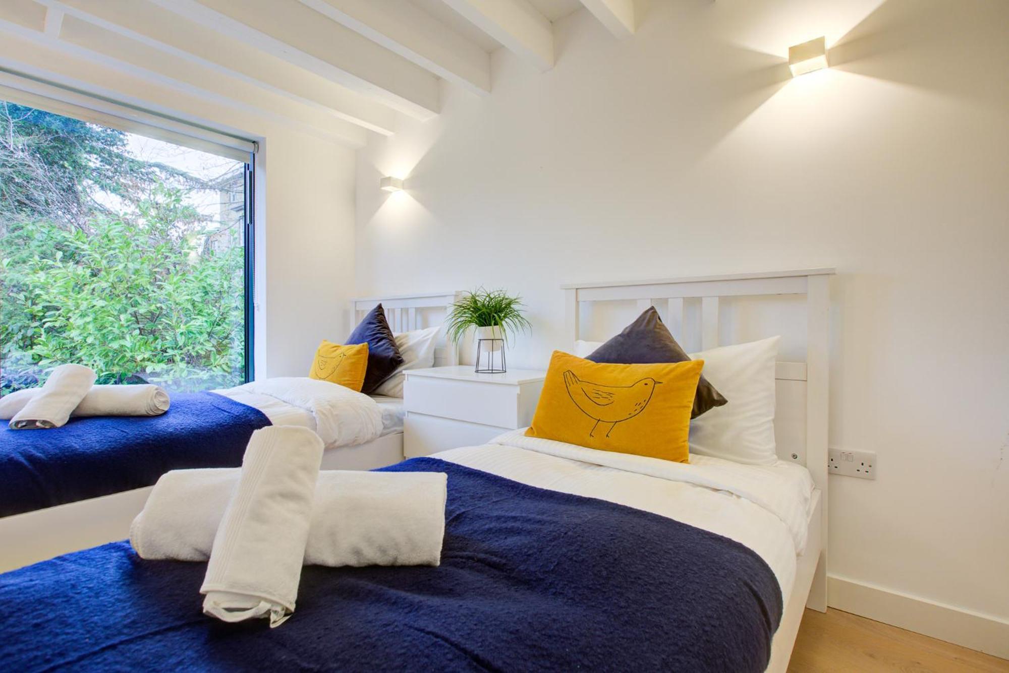 Neoteric Home Wimbledon Village Лондон Екстер'єр фото
