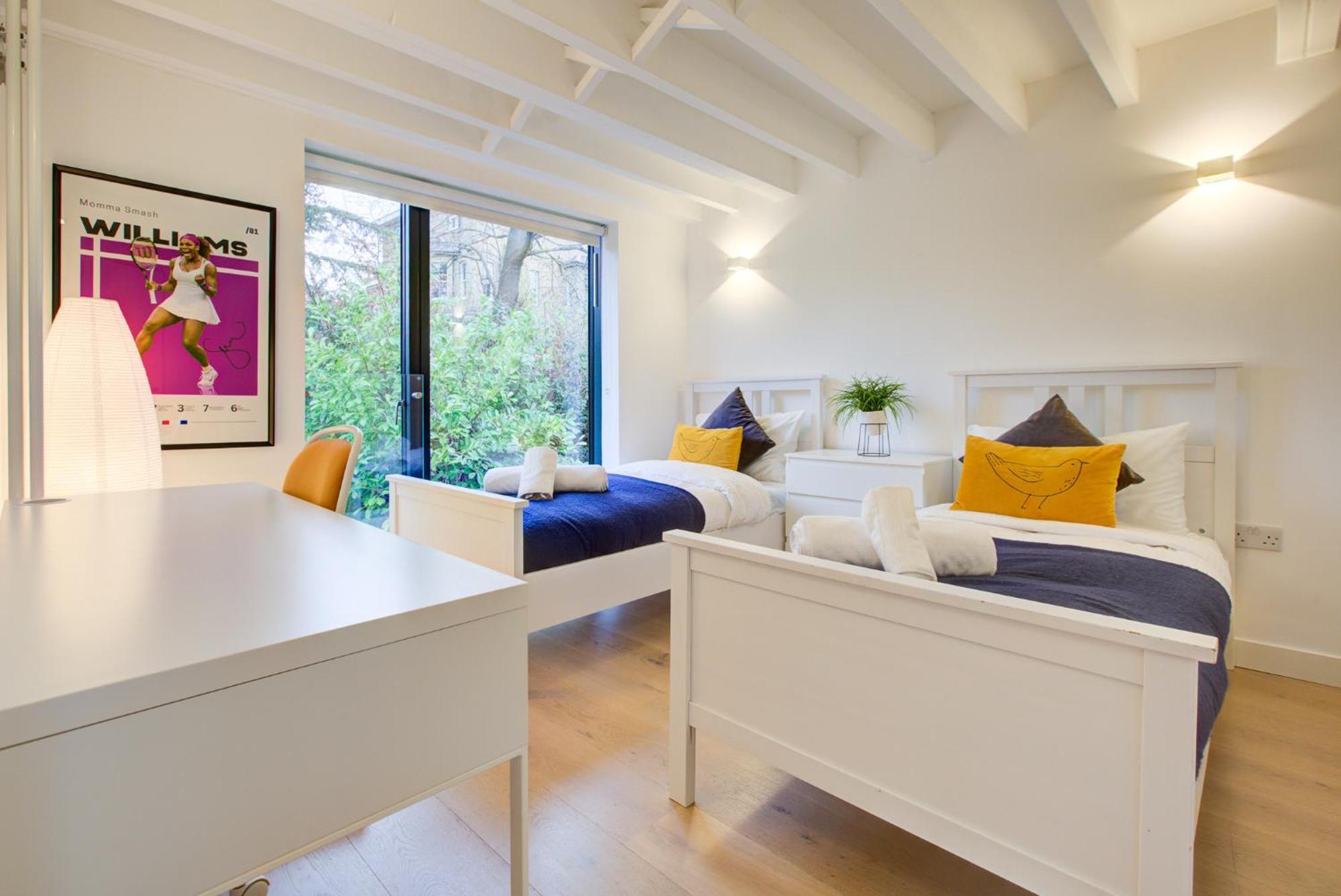 Neoteric Home Wimbledon Village Лондон Екстер'єр фото
